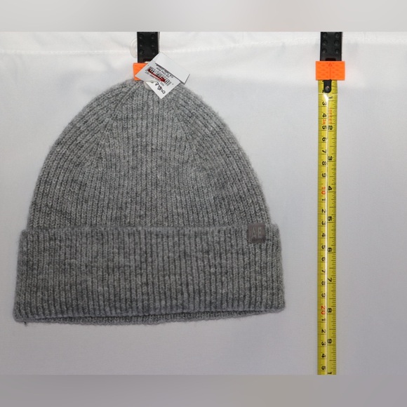 NWT American Eagle Outfitters Gray Ribbed Knit Beanie One Size Unisex - Picture 4 of 5